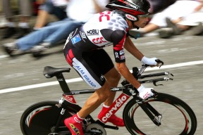 开云电竞平台-CS2枪战技巧瞬间制敌，反恐精英2指令