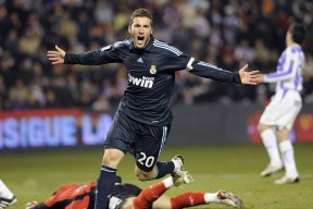 开云官方网页登录-CS2战队默契配合成就奇迹：从默默无闻到冠军之巅